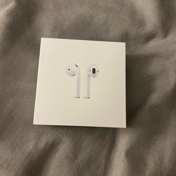 Apple AirPods 2nd Generation in Classic White